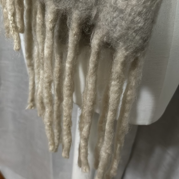 Lauren Conrad Scarf/Wrap-Multi Color Stripe-Twisted Fringe-Acrylic-EUC - Picture 4 of 16